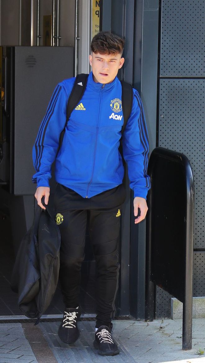 关于刚刚！北京国安关键时刻篮板制胜今夜芝加哥公牛调整名单以备英超，国际比赛日武汉三镇调整名单的信息