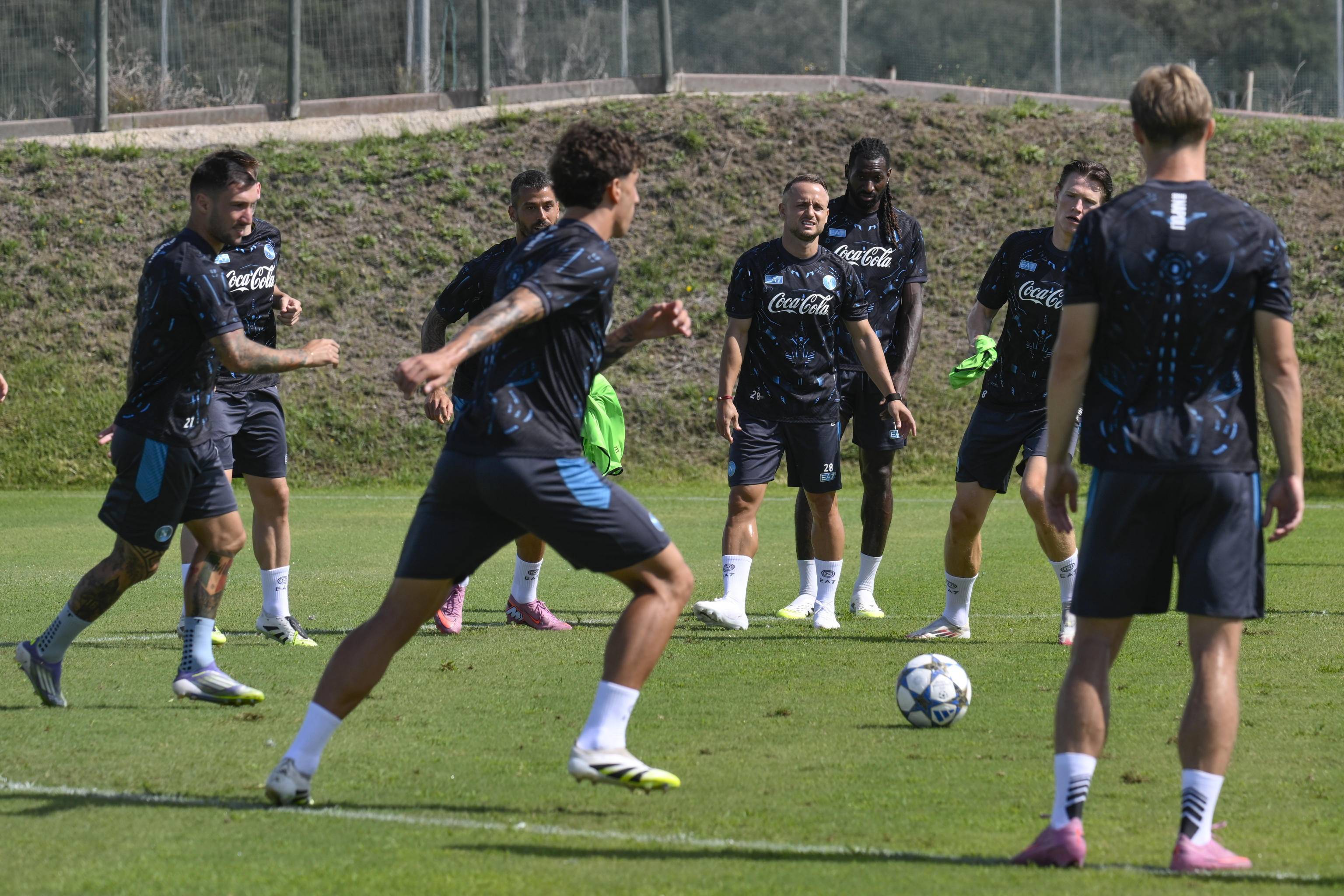 AC米兰伤情更新备战欧冠风云突变武汉三镇关键时刻篮板制胜，广东宏远今晚外线爆发都惊呆了的简单介绍